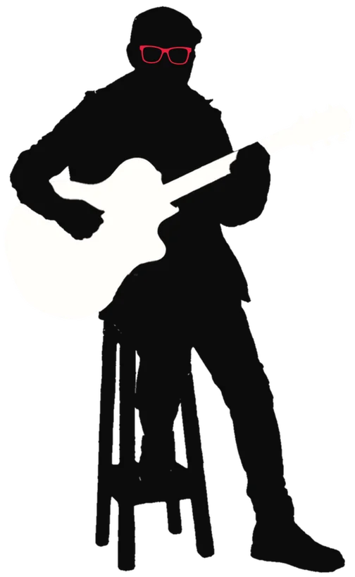 Miguel Rocha en silueta, sentado en un banco con su guitarra